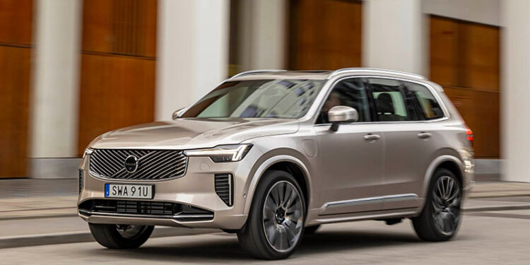New Volvo XC90 T8 - dynamic