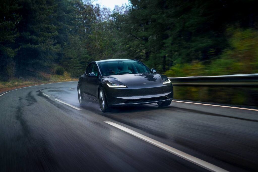 El programa Tesla Boost 2.0 deja el Model 3 en 25.000 euros